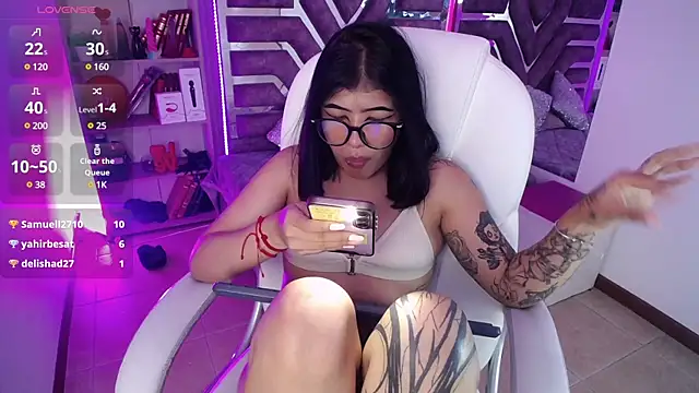 Snapshot of AliceWalker_11 chatting on March 5, 2025, 11:05 pm AliceWalker 11 online show from March 5, 2025, 11:05 pm