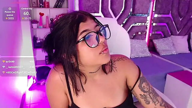 Snapshot of AliceWalker_11 chatting on March 16, 2025, 2:43 am AliceWalker 11 online show from March 16, 2025, 2:43 am