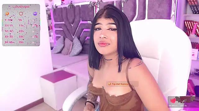 Snapshot of AliceWalker_11 chatting on March 20, 2025, 7:57 pm AliceWalker 11 online show from March 20, 2025, 7:57 pm