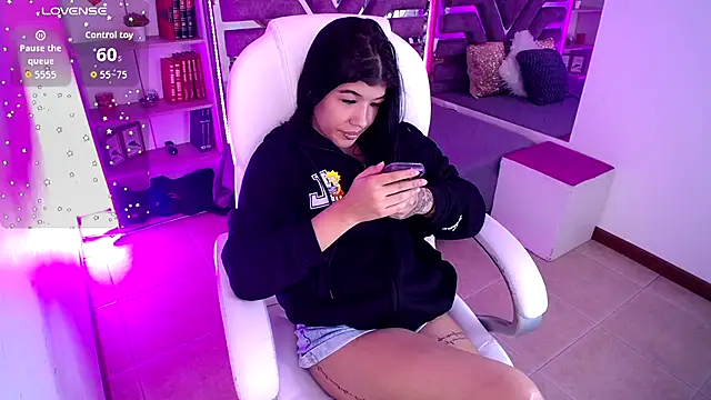 Snapshot of AliceWalker_11 chatting on September 9, 2025, 8:08 pm AliceWalker 11 online show from September 9, 2025, 8:08 pm