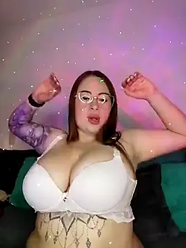 soofy   online show from October 9, 2025, 2:09 am