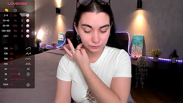 hannacheekss  online show from February 5, 2025, 5:09 am