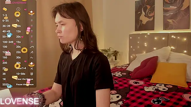 Emily Strikeee online show from April 20, 2026, 1:30 am