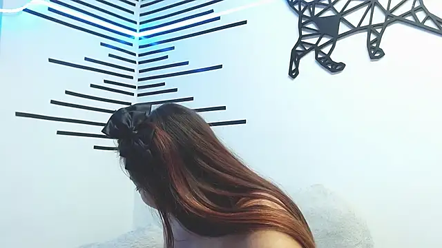 Emawalker  online show from February 5, 2025, 11:28 pm