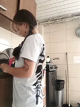 Tefannyy  online show from April 3, 2026, 6:06 pm