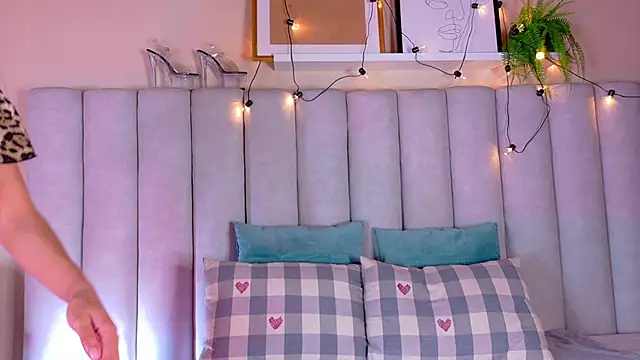 ChanelAdamss  online show from October 3, 2025, 2:52 am