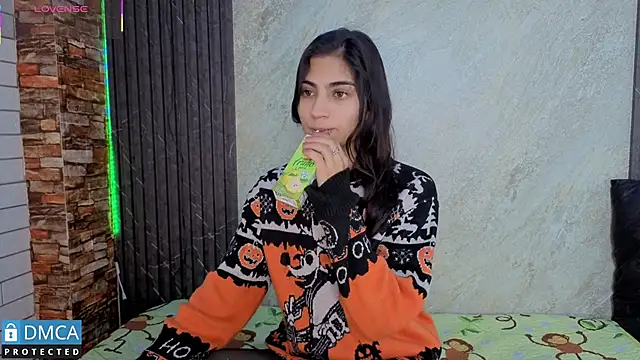 SolBeaumont1 online show from September 10, 2025, 7:36 pm