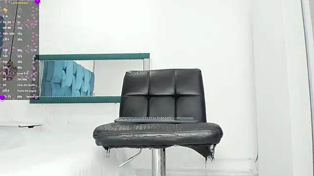 mia  fernandez online show from February 3, 2025, 10:00 pm