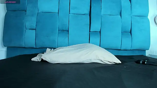 mia  fernandez online show from March 16, 2026, 7:18 pm