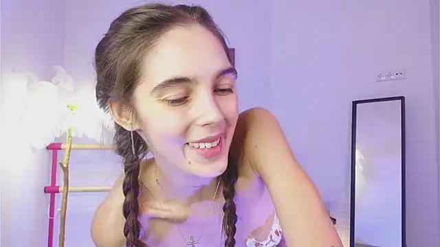 lylylovesyou online show from December 24, 2024, 8:44 am