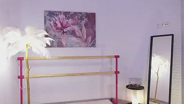 lylylovesyou online show from February 1, 2025, 5:49 am