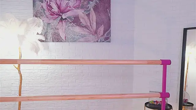 lylylovesyou online show from March 20, 2025, 9:04 am