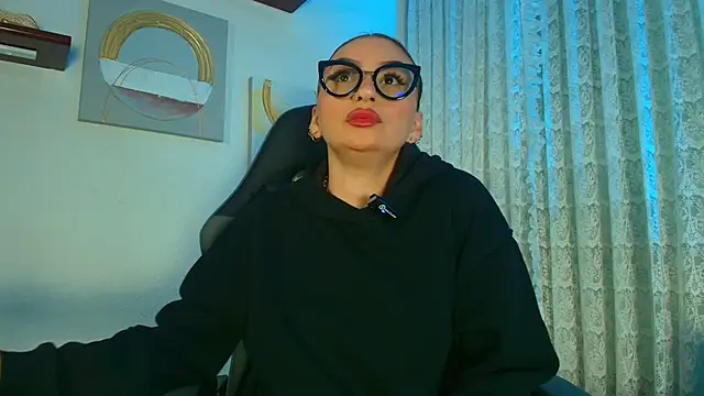 ArkaBella online show from September 22, 2025, 8:11 pm