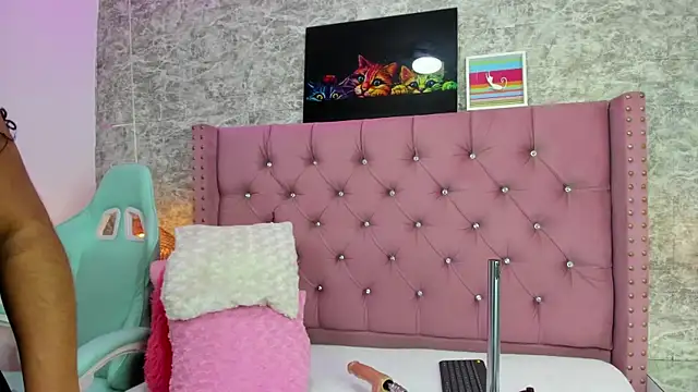 NahiaraReina online show from February 20, 2025, 1:51 pm