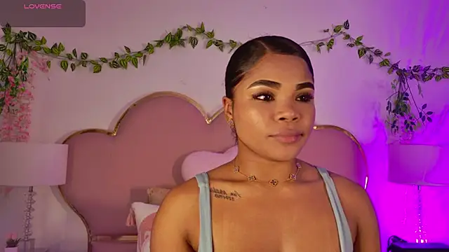 NahiaraReina online show from June 2, 2026, 1:46 pm