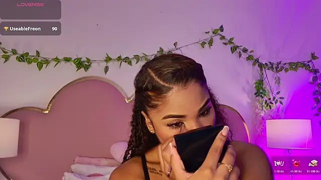 Snapshot of NahiaraReina chatting on July 3, 2026, 2:01 pm NahiaraReina online show from July 3, 2026, 2:01 pm