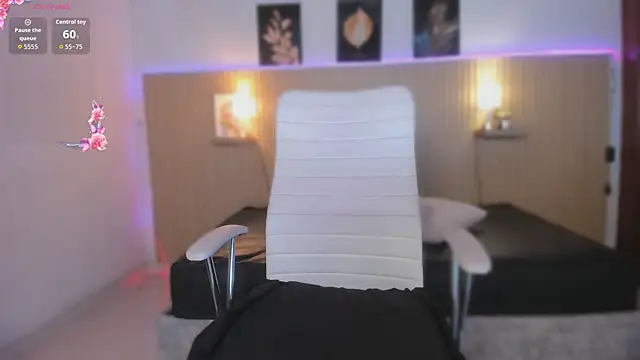 cloe sirena online show from April 13, 2026, 2:22 pm