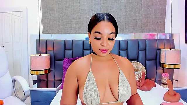 EileenBenzon online show from January 31, 2025, 4:38 pm