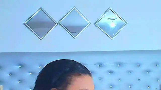 EileenBenzon online show from October 22, 2025, 2:28 pm