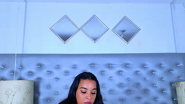 EileenBenzon online show from April 15, 2026, 7:58 pm