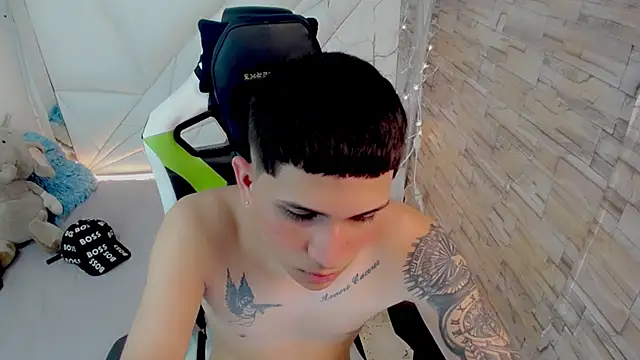 Brayan lopezz online show from March 17, 2025, 3:50 pm