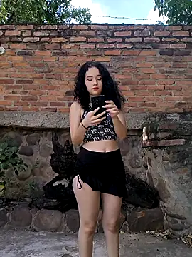 sweet outdoor charm online show from October 15, 2025, 7:36 pm