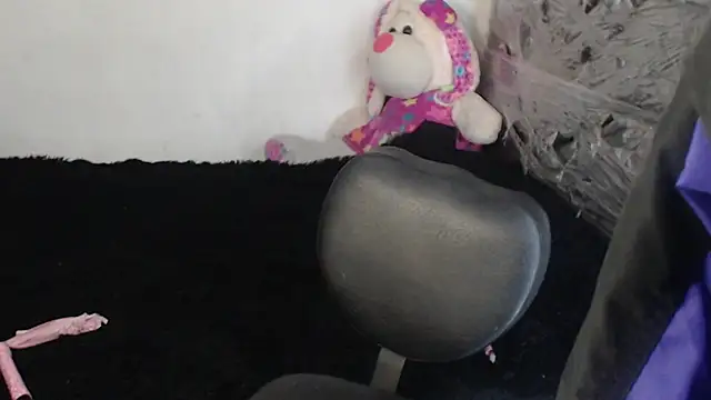 skinny sweet2411 online show from December 3, 2025, 4:09 am