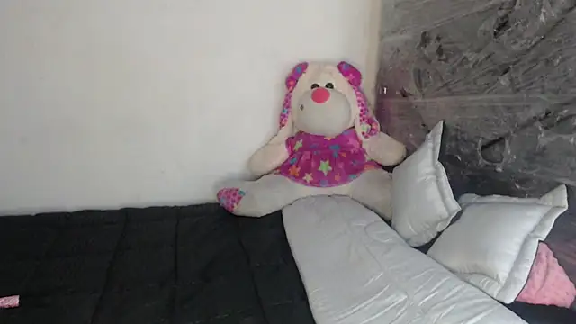 skinny sweet2411 online show from December 18, 2025, 4:29 am