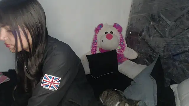 skinny sweet2411 online show from April 12, 2026, 9:25 am