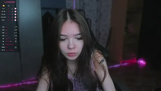 SweetyDeviliya online show from December 3, 2025, 1:35 am