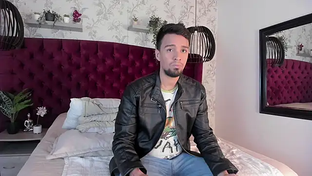 Edward max online show from March 18, 2025, 3:31 am