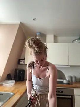 Hr Frk Olsen online show from April 18, 2026, 9:24 am