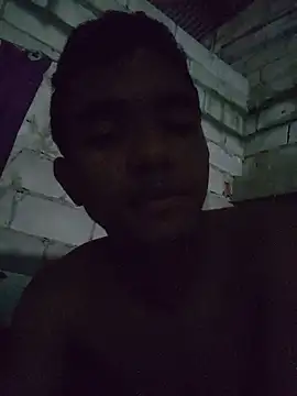 Reynold2608 online show from May 27, 2026, 1:24 am