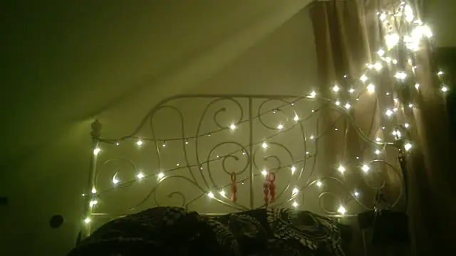 Snapshot of DevilsAngel13 chatting on December 15, 2024, 4:29 am DevilsAngel13 online show from December 15, 2024, 4:29 am