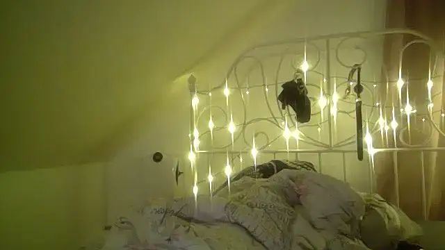 Snapshot of DevilsAngel13 chatting on December 21, 2024, 6:52 am DevilsAngel13 online show from December 21, 2024, 6:52 am