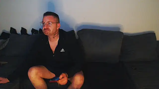 Snapshot of DevilsAngel13 chatting on February 4, 2025, 6:46 am DevilsAngel13 online show from February 4, 2025, 6:46 am