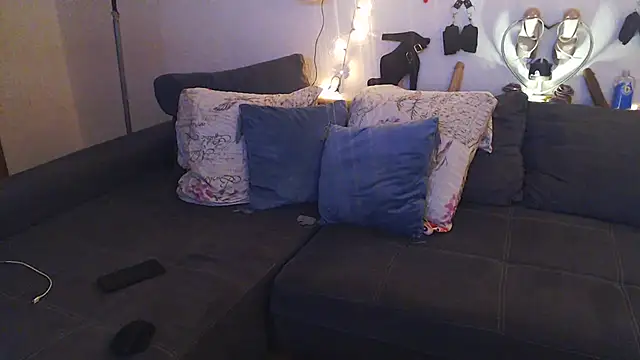 Snapshot of DevilsAngel13 chatting on February 13, 2025, 6:59 pm DevilsAngel13 online show from February 13, 2025, 6:59 pm