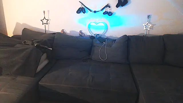 Snapshot of DevilsAngel13 chatting on March 20, 2025, 9:35 pm DevilsAngel13 online show from March 20, 2025, 9:35 pm