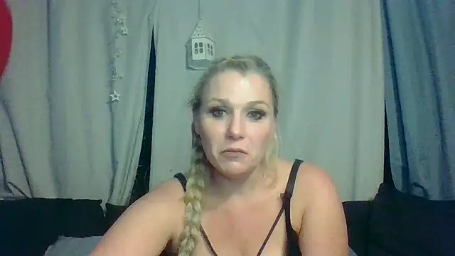 Snapshot of DevilsAngel13 chatting on October 7, 2025, 2:53 am DevilsAngel13 online show from October 7, 2025, 2:53 am