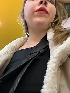 Sunny   Bunny online show from February 6, 2025, 5:19 pm