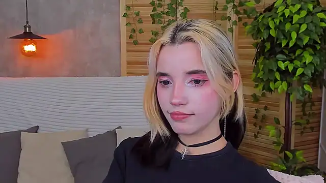 as1an girlfriend online show from January 28, 2025, 2:21 pm