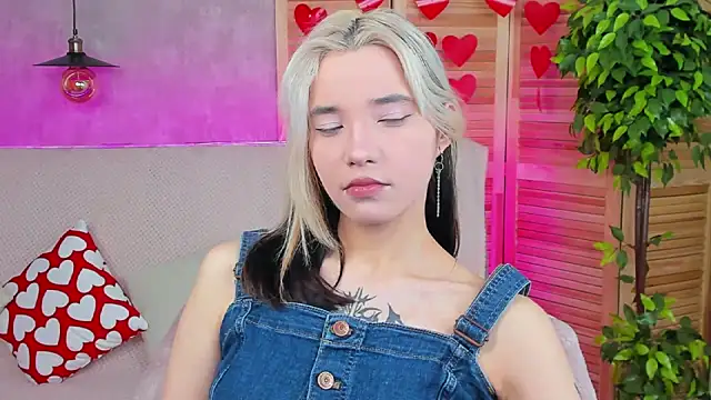 as1an girlfriend online show from February 25, 2025, 3:52 am