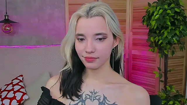 as1an girlfriend online show from March 5, 2025, 8:43 am