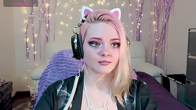 One Moment  online show from December 17, 2024, 6:53 pm