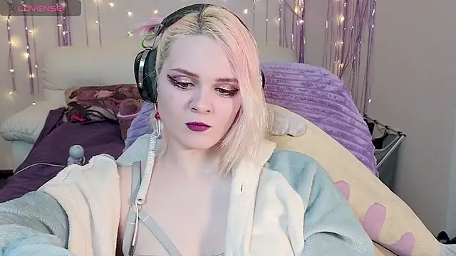 One Moment  online show from January 31, 2025, 2:48 am