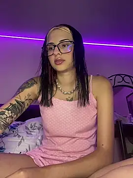 Hilary pinkk online show from March 5, 2025, 3:18 am