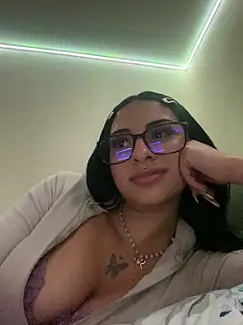 Hilary pinkk online show from March 7, 2025, 6:02 am