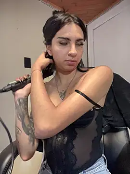 Hilary pinkk online show from November 26, 2025, 3:18 am