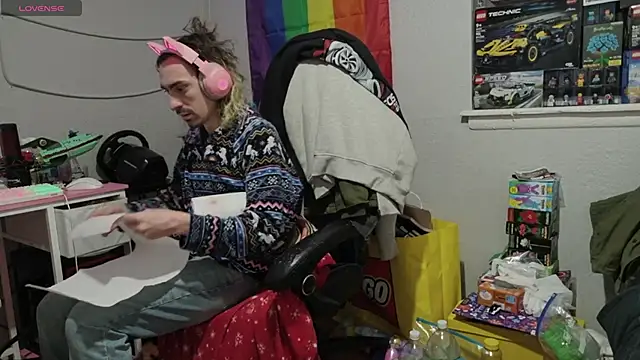 tallnerdyguy online show from April 19, 2026, 12:54 am