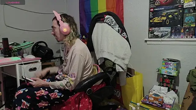 tallnerdyguy online show from April 21, 2026, 2:26 am